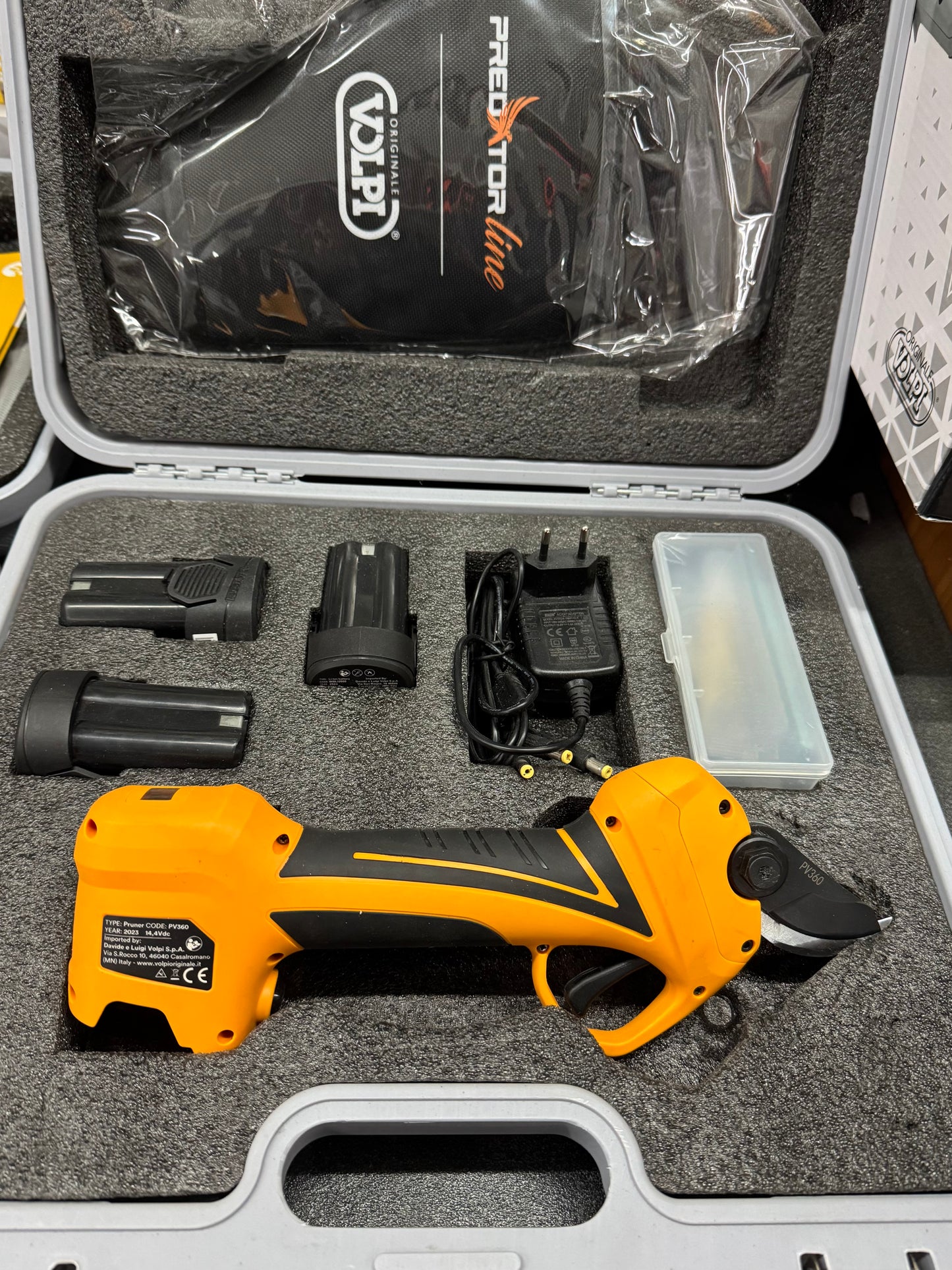 Forbici a batteria Volpi PV360 con 3 Batterie